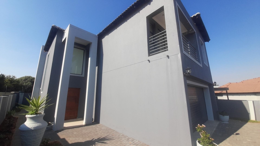 3 Bedroom Property for Sale in Gateway Manor North West